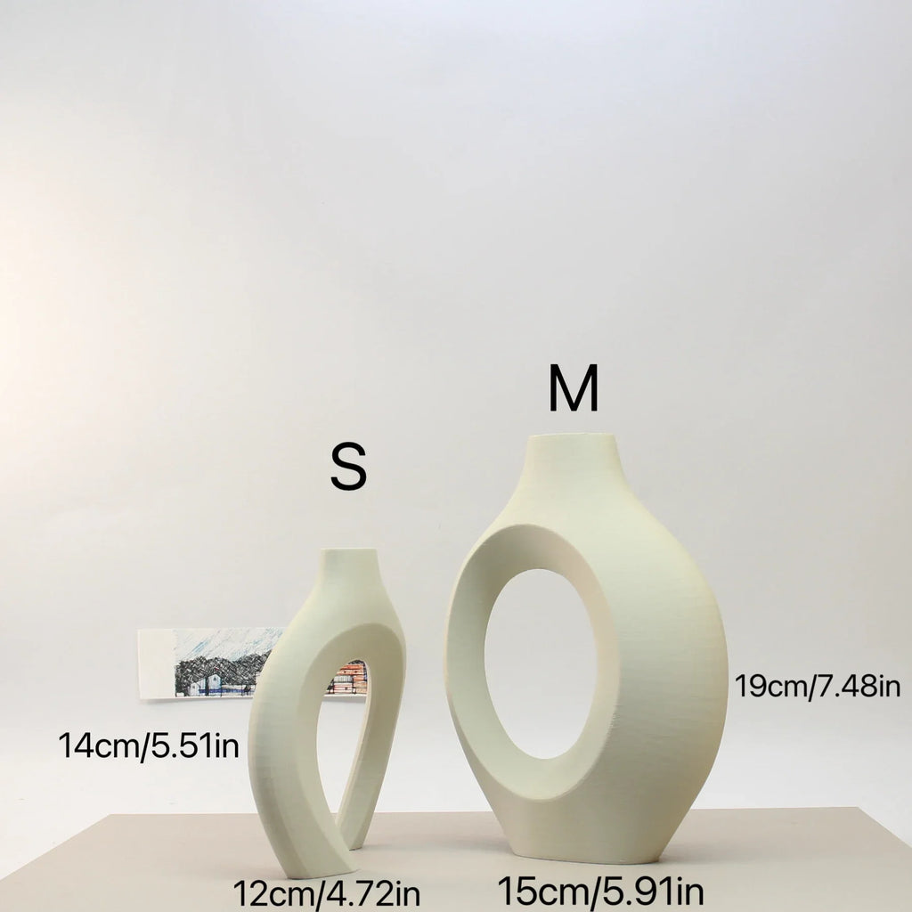 A Set of Hugging Vase Ornaments