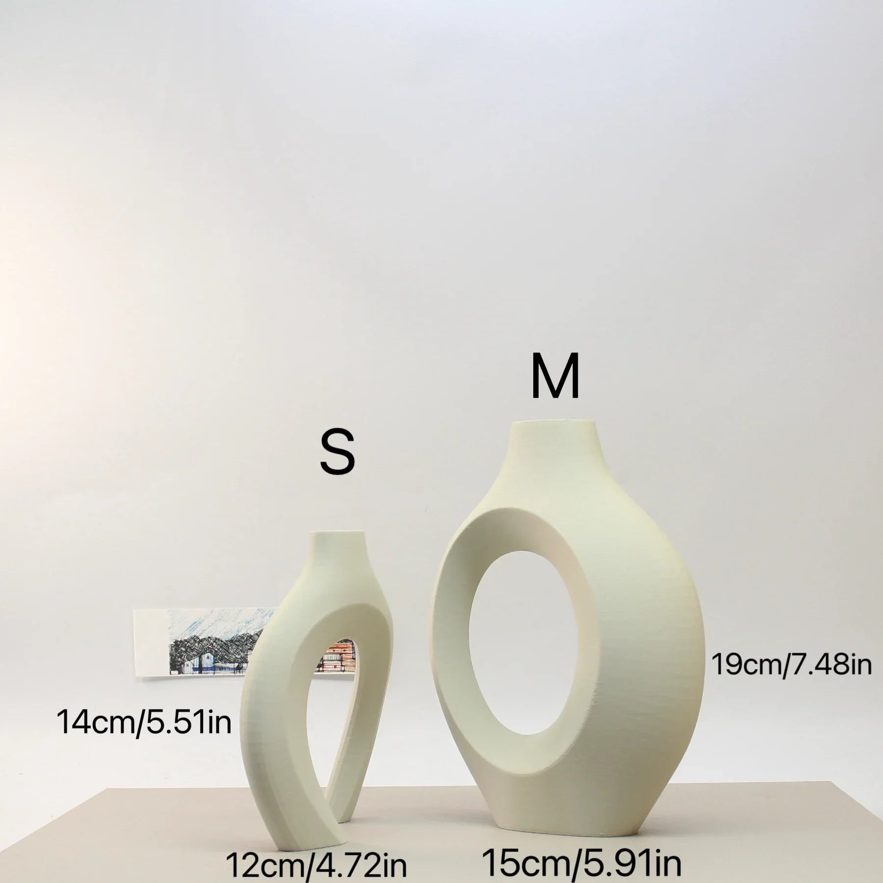 A Set of Hugging Vase Ornaments